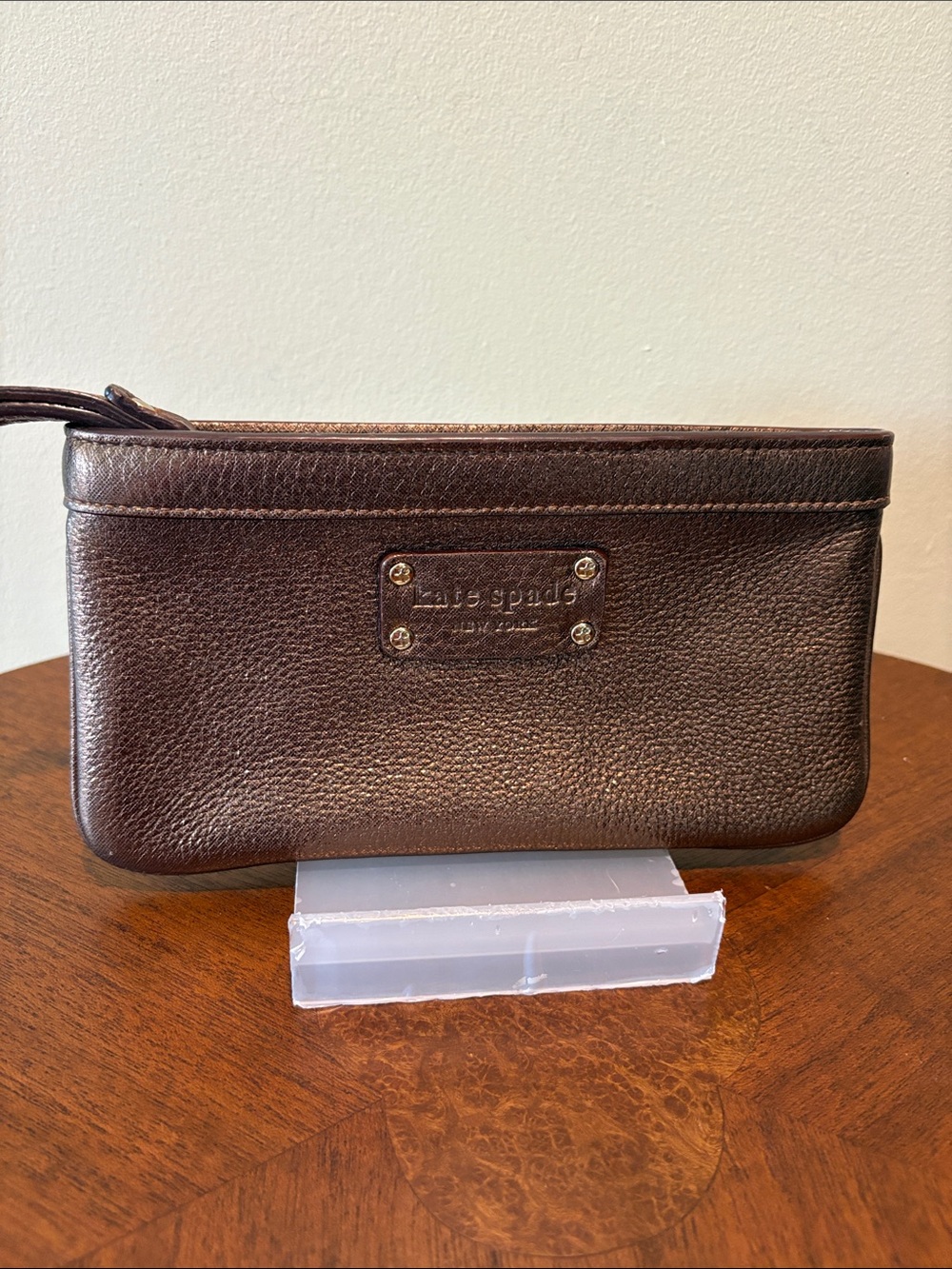 Kate Spade  wristlet  vintage leather wristlet  glitter metallic
Gold/bronze/brn